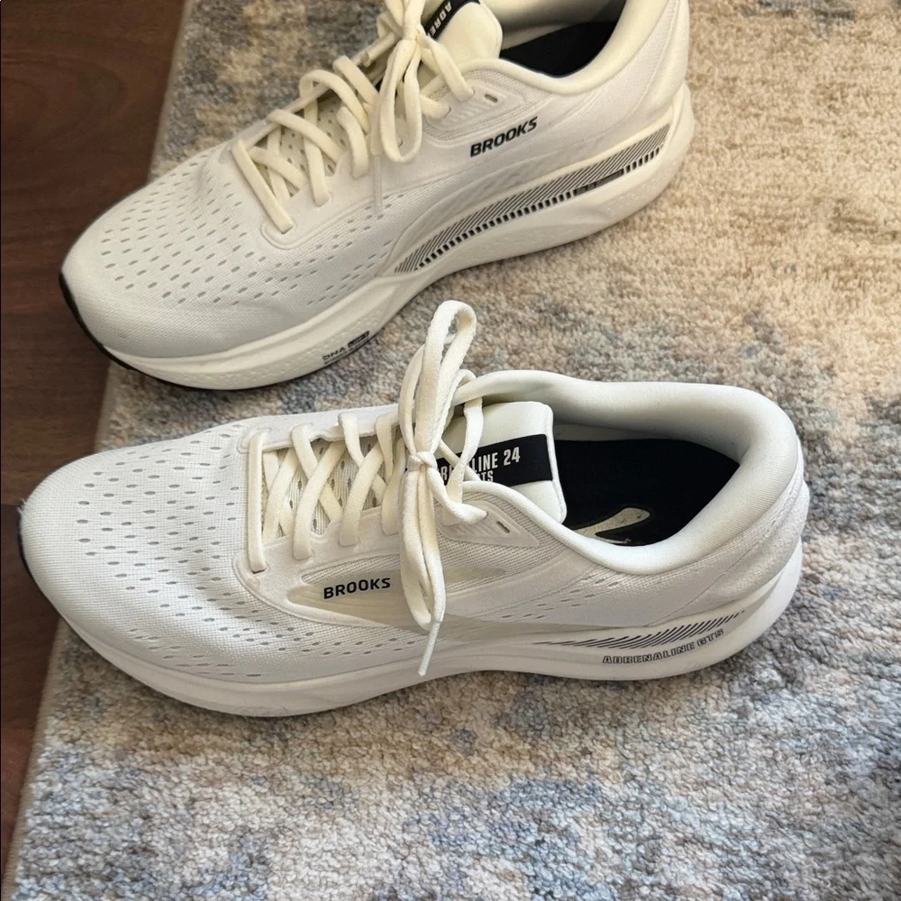 Brooks Men's Athletic Shoes in Cream/White
